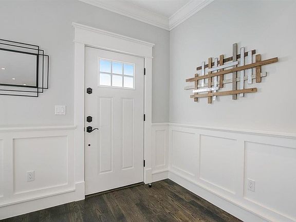4th image of 904 Bayswater Ave APT 4