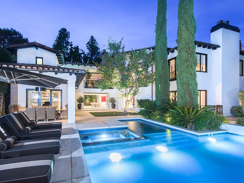1st image of 1249 N Doheny Dr