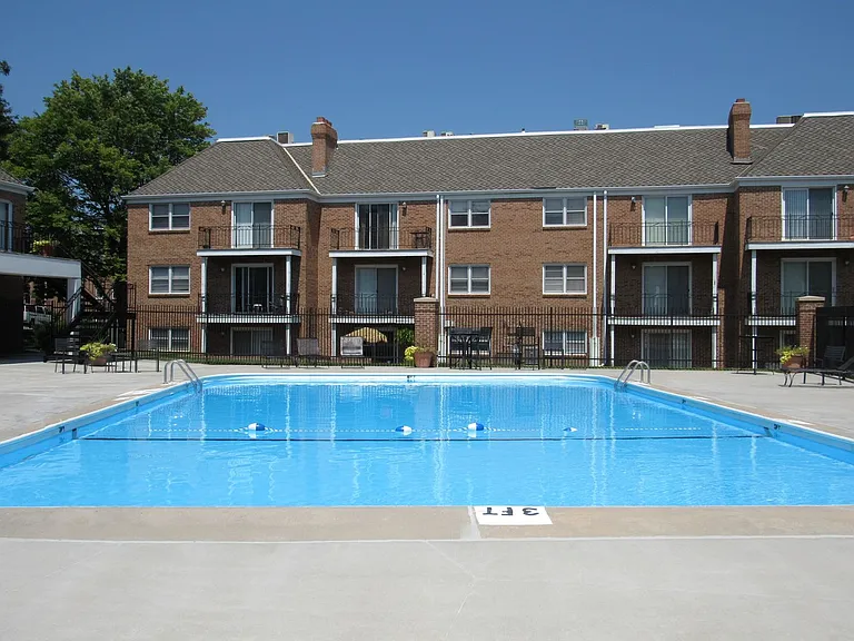 The Heights Apartments — Photo 31