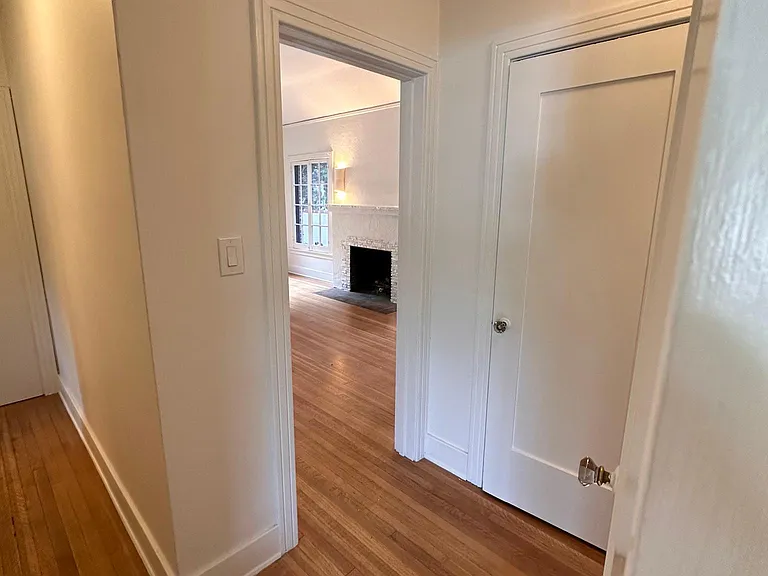 2074 Paramount Dr — Photo 24