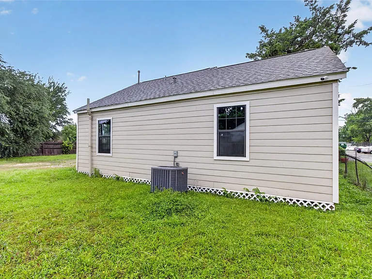 428 Van Molan St — Photo 29