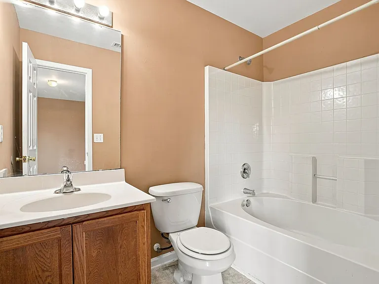926 Oakshire Cir — Photo 25