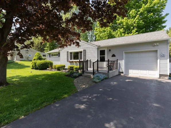 43 Richlee Dr, Camillus, NY 13031