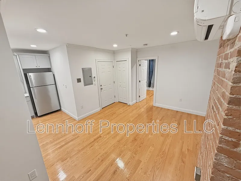 14 Pompeii St #1