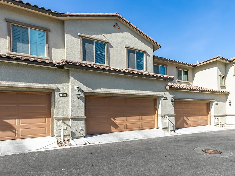 77 Alamere Falls Dr — Photo 40