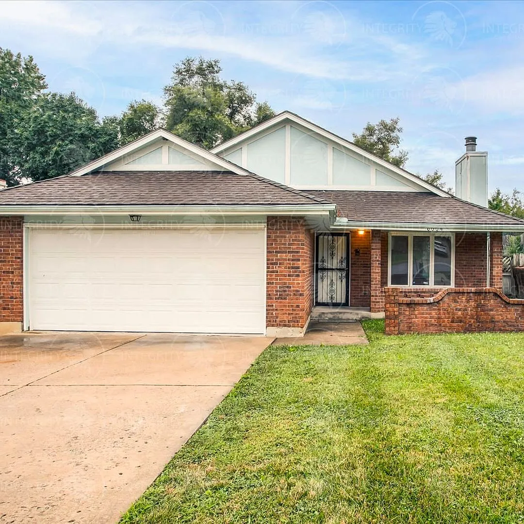 **Coming Soon Charming 3 Bedroom, 2 Bathroom Home For Lease** — Photo 2