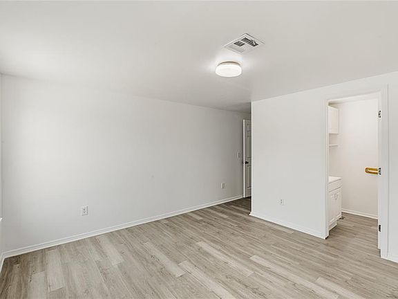 5th image of 231 Windsor Way