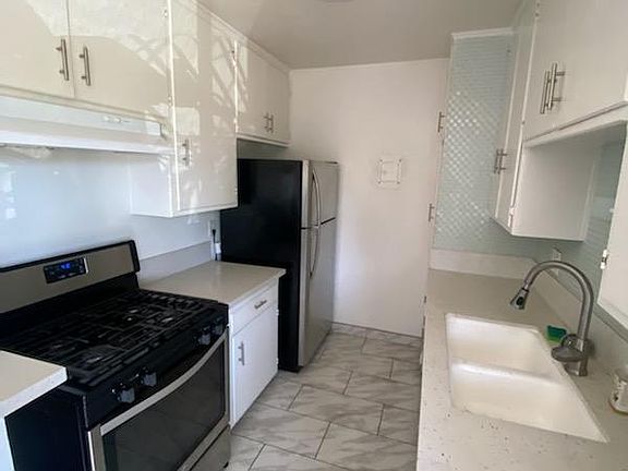 3rd image of 3426 Vinton Ave