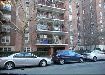 66-10 Thornton Place in Rego Park