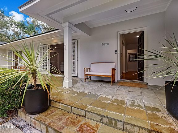 4th image of 7070 SALAMANCA Avenue