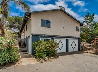 575 E Bobier Dr, Vista, CA 92084