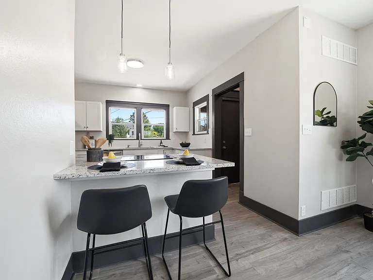 330 Jefferson St — Photo 15