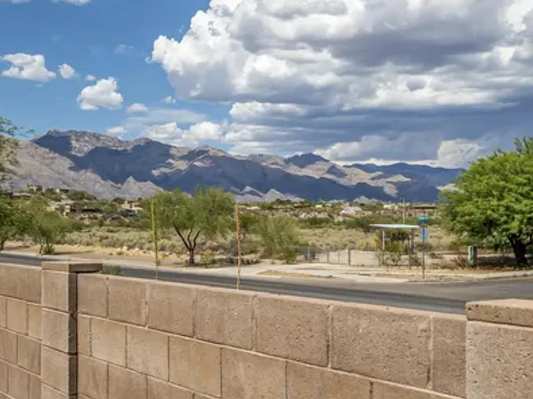 3508 N Sierra Springs Dr — Photo 1
