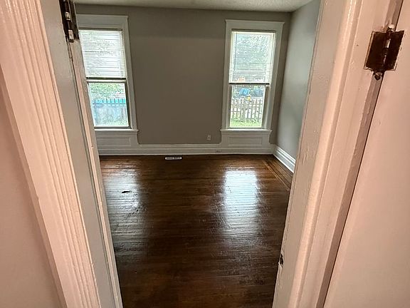 2nd image of 907 Oliver Ave N #1