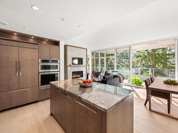 1501 Vidal St #407, White Rock, BC V4B 0B5