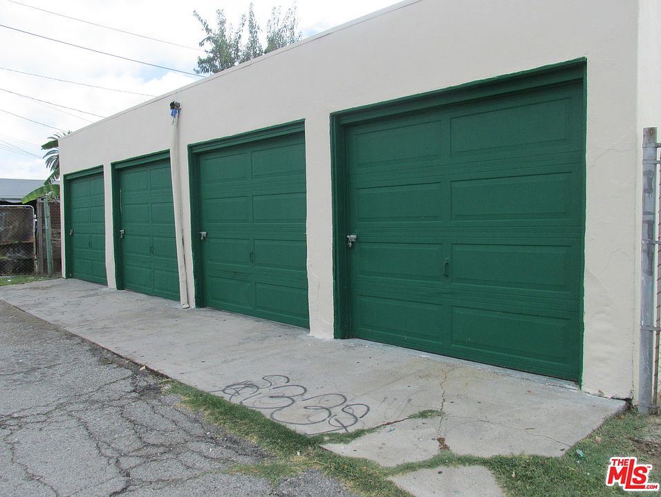 2nd image of 801 E 33rd St