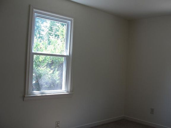 5th image of 3812 Greenwood Dr