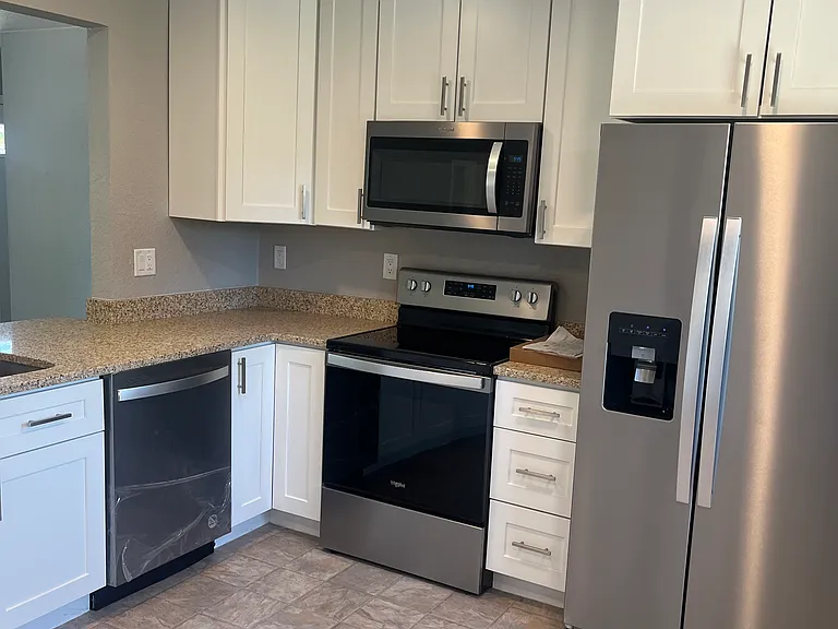 1240 Russell Blvd — Photo 2