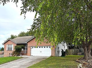 1745 Meadow Ridge Cir, Sevierville, TN 37862