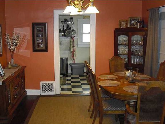 4th image of 5149 Rosslyn Ave