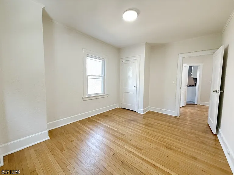 166 Washington Pl — Photo 10