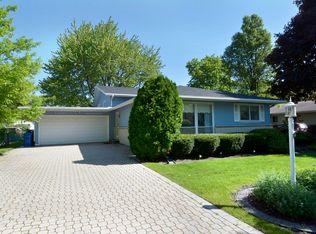 1306 E Dogwood Ln, Mount Prospect, IL
