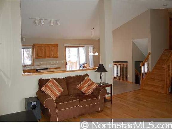 5th image of 9133 Alamo St NE