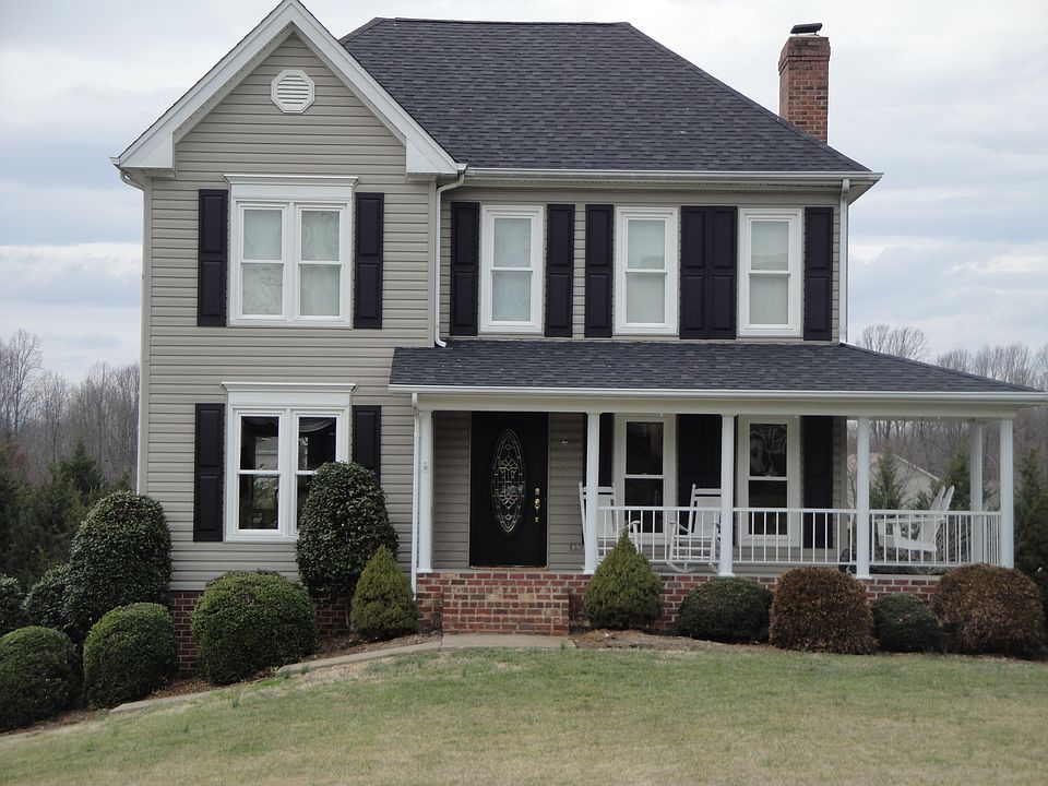 1st image of 411 Meadows Dr
