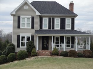 411 Meadows Dr, Forest, VA 24551
