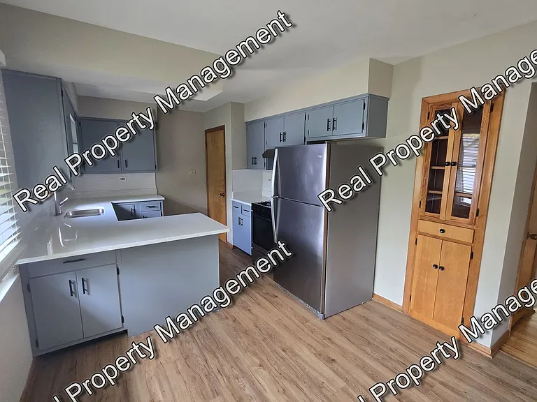 8118 Monroe Ave — Photo 4
