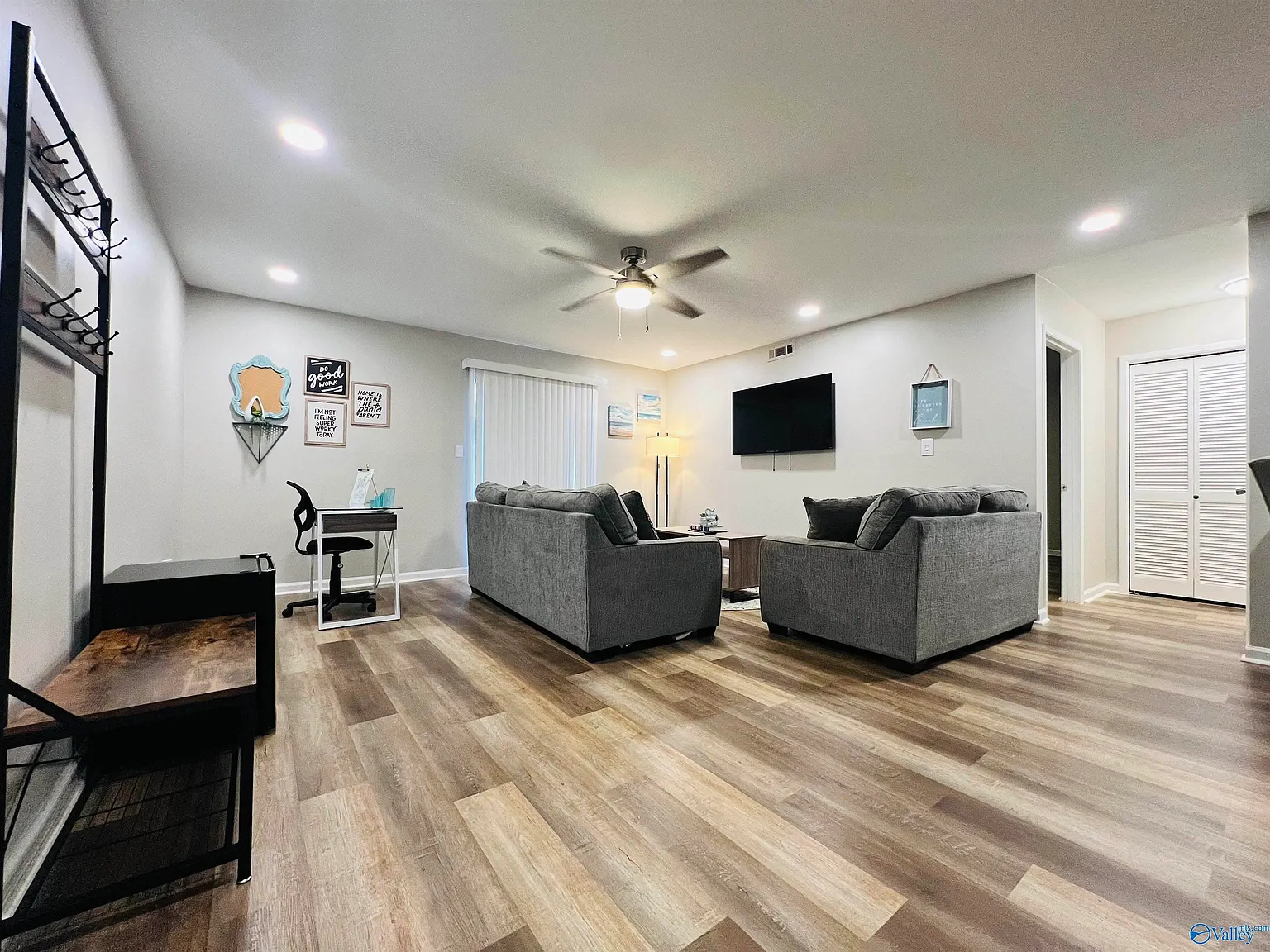 1 bed, 1.0 bath, 741 sqft, $1,100 — Photo 3