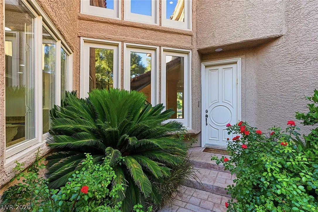 3 bed, 4.0 bath, 3915 sqft, $6,000 — Photo 4