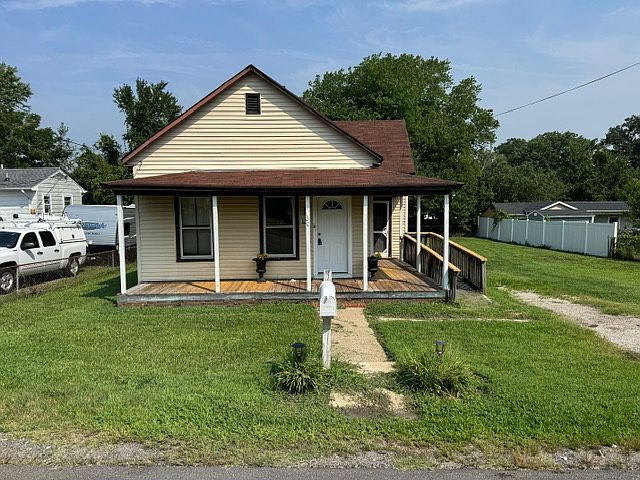 1st image of 130 N Kalmia Ave