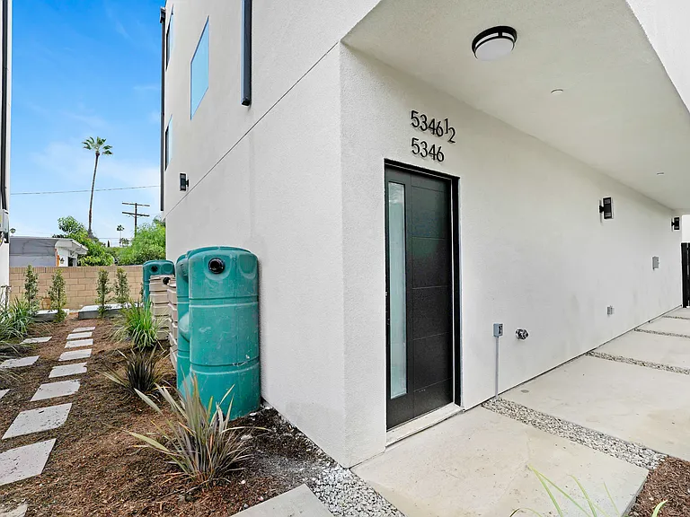 5346-5350 Oakland St — Photo 100
