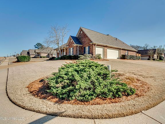 5th image of 109 W Legacy Dr