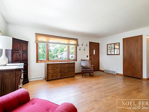 5th image of 1641 Moulton Ave