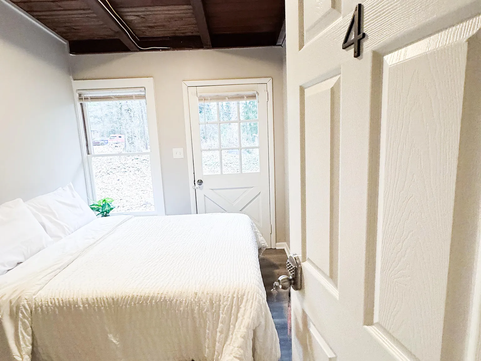 4 bed, 3.0 bath, 2200 sqft, $750 — Photo 2