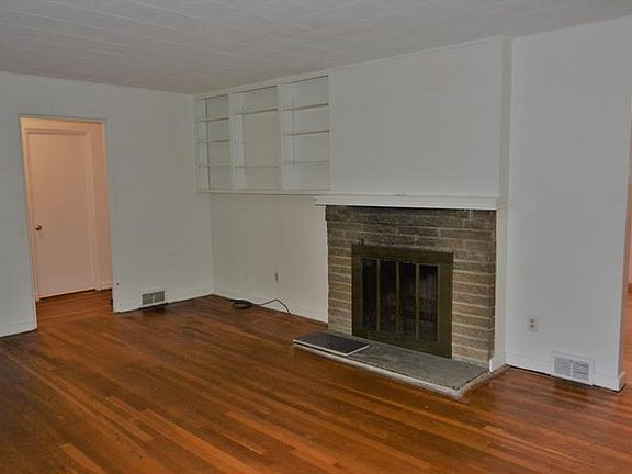 5th image of 221 Arborwood Dr