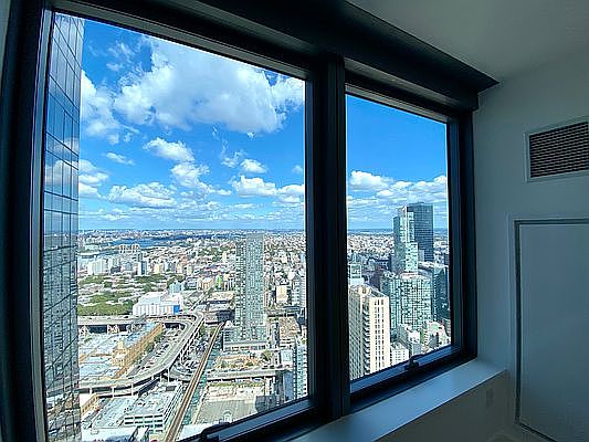 3rd image of 3 Court Sq APT 5207