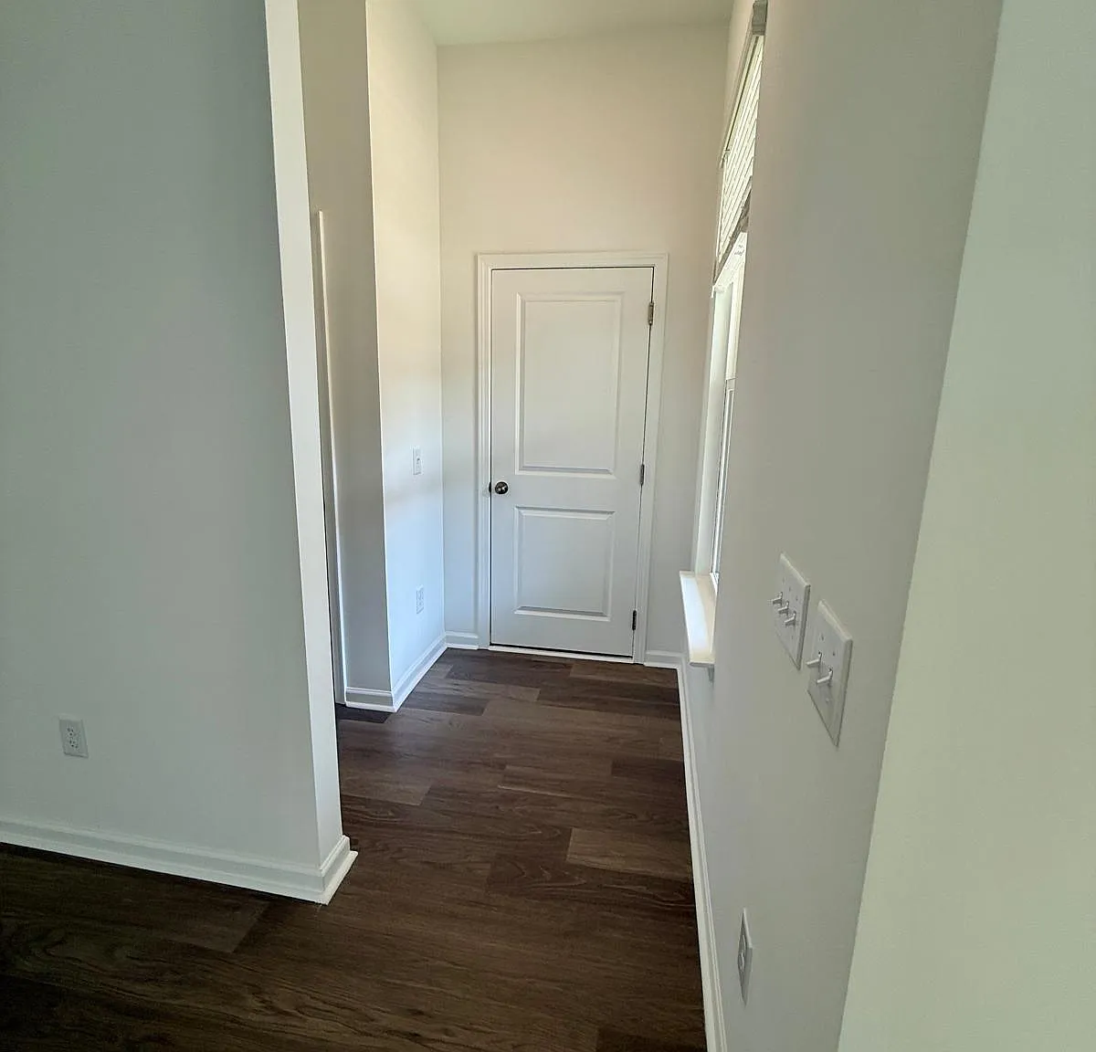 3 bed, 2.5 bath, 1952 sqft, $2,400 — Photo 3