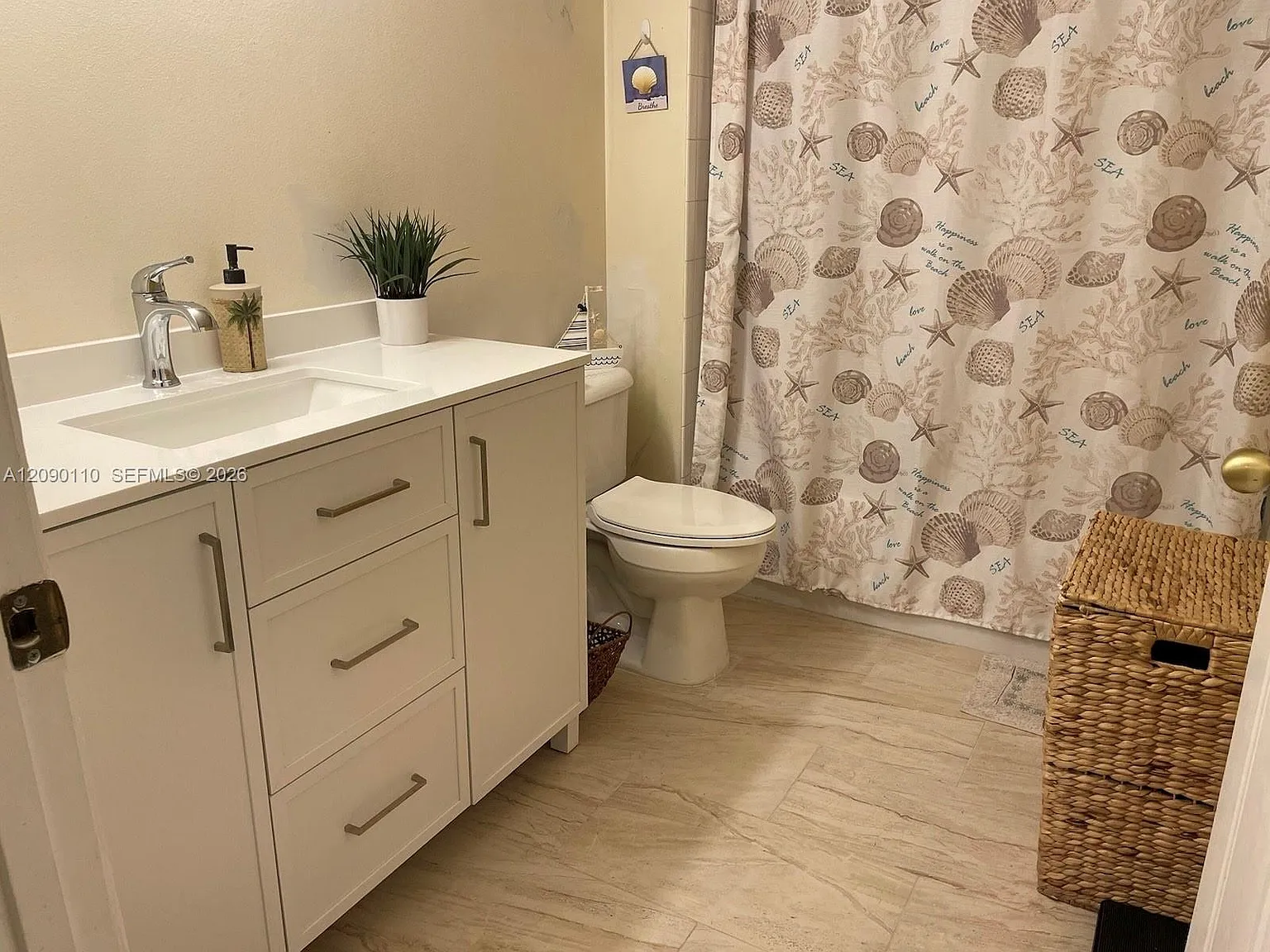 Devonaire Condo At Pembro — Photo 4