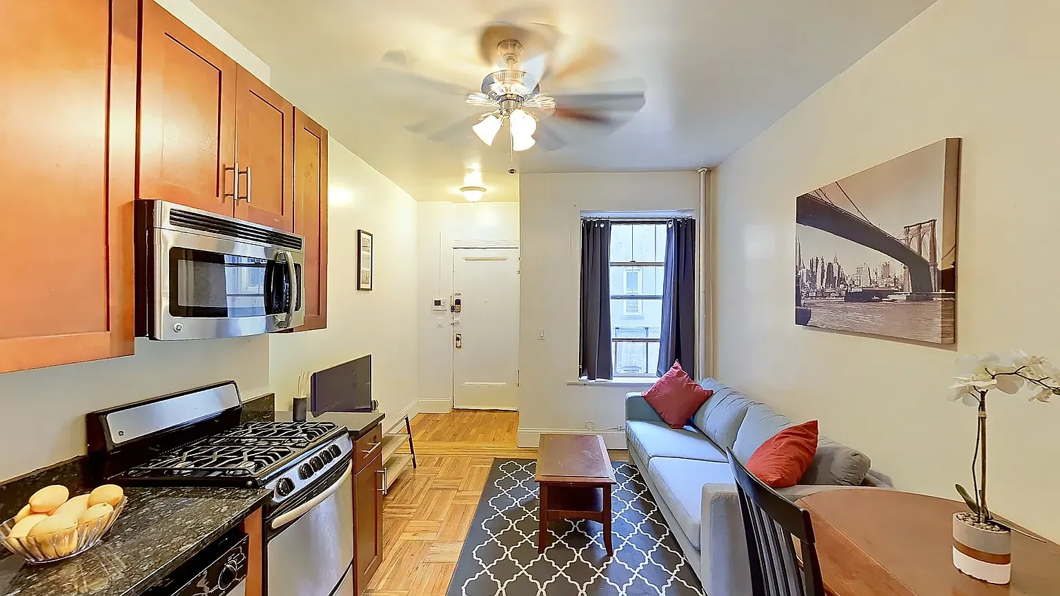 27 Broadway Terrace — Photo 2