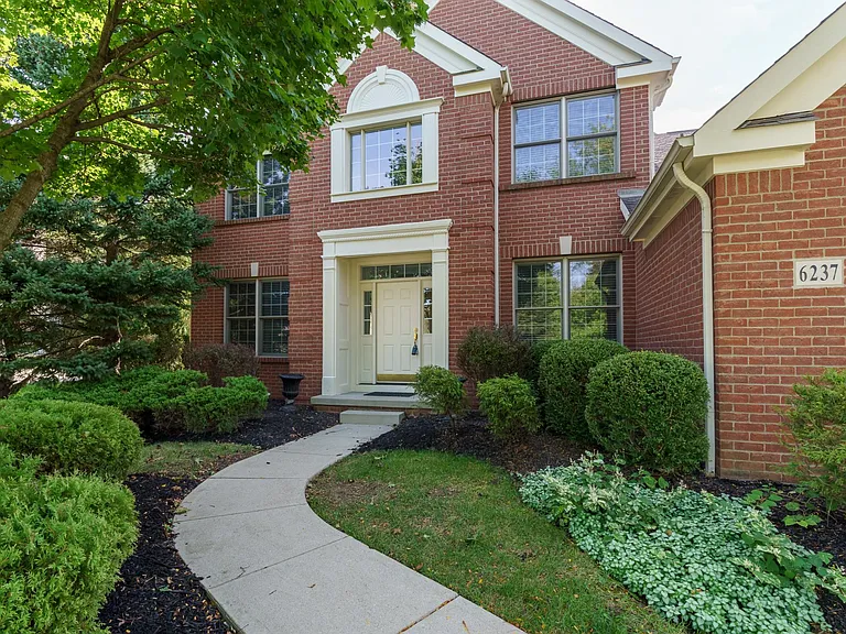 6237 Muirloch Ct S — Photo 2