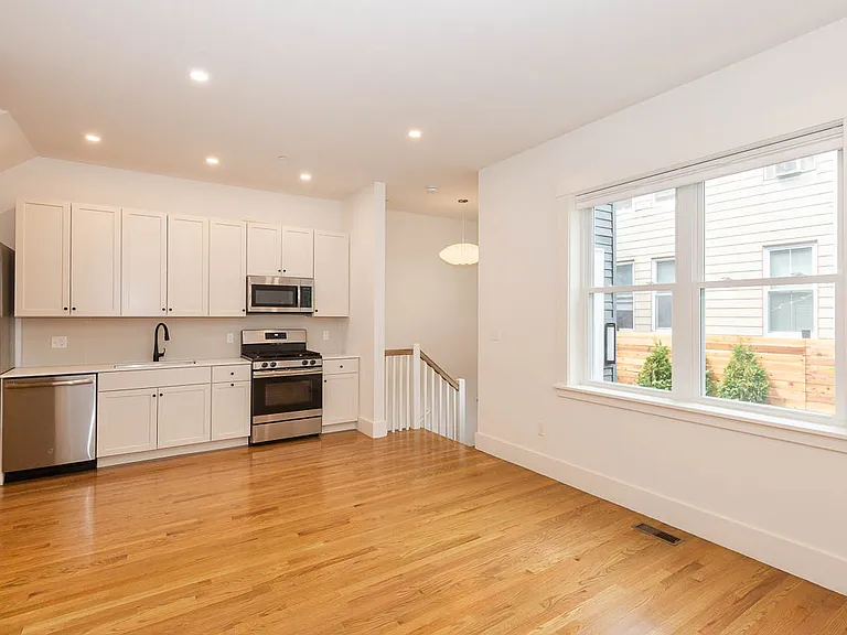 10 Portsmouth St #10 — Photo 4