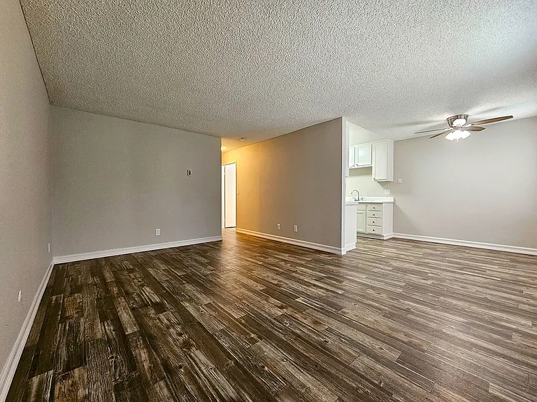 Courtyards Apartments! — Photo 7