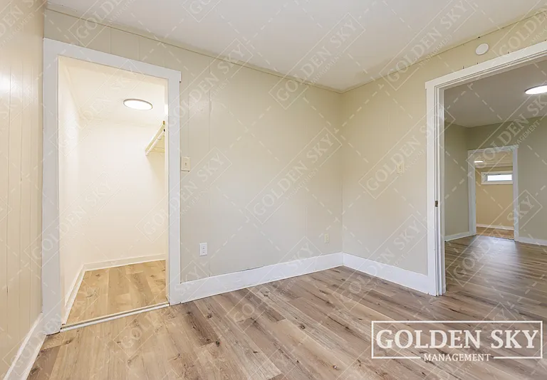 1704 W 15th St — Photo 8
