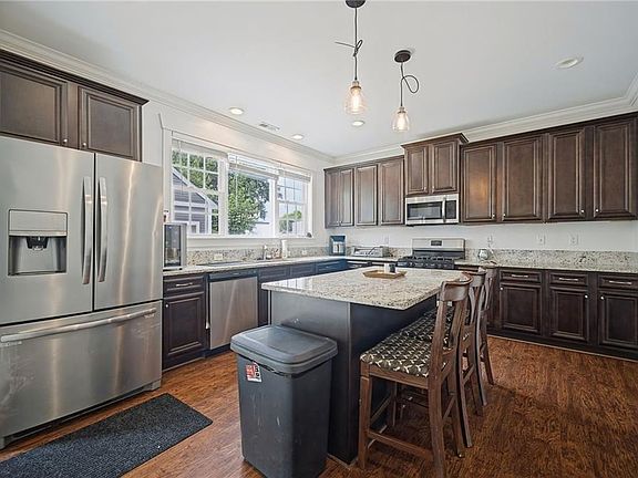 4th image of 1047 W 36th St