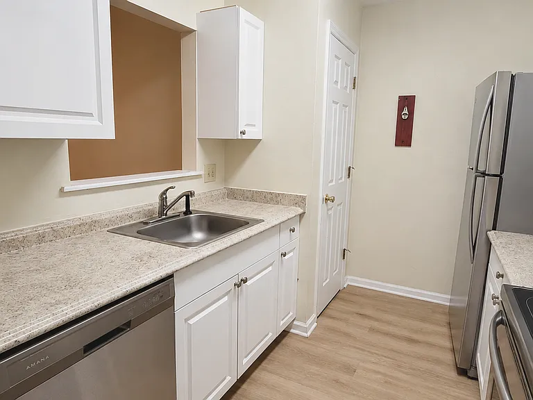 836B W Georgia St — Photo 6