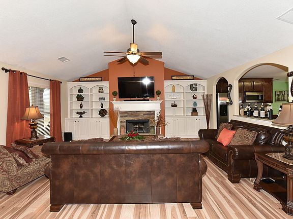 3rd image of 549 Lake Vista Dr