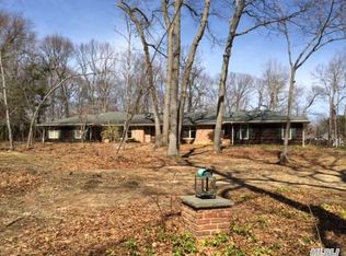 140 Foxhunt Cres, Syosset, NY 11791